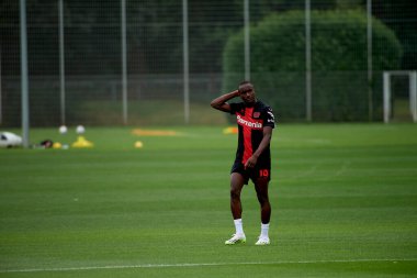 LEVERKUSEN, ALMANY - 18.07.23 Moussa Diaby. Bayarena 'da sezon öncesi antrenman FC Bayer 04 Leverkusen