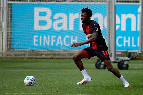 LEVERKUSEN, ALMANY - 18.07.23 Edmond Tapsoba. Bayarena 'da sezon öncesi antrenman FC Bayer 04 Leverkusen