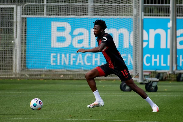LEVERKUSEN, ALMANY - 18.07.23 Edmond Tapsoba. Bayarena 'da sezon öncesi antrenman FC Bayer 04 Leverkusen