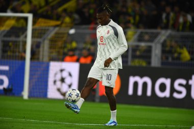 DORTMUND, ALMANY - 04.10.23 Rafael Leao. Maç UEFA Şampiyonlar Ligi Borussia Dortmund 'a karşı SIGNAL IDUNA PARK' ta AC Milan