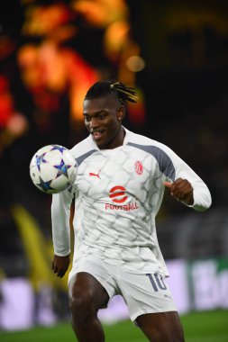 DORTMUND, ALMANY - 04.10.23 Rafael Leao. Maç UEFA Şampiyonlar Ligi Borussia Dortmund 'a karşı SIGNAL IDUNA PARK' ta AC Milan