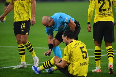 DORTMUND, GERMANY - 04.10.23: Hakem Szymon Marciniak Maç UEFA Şampiyonlar Ligi Borussia Dortmund, SIGNAL IDUNA PARK 'ta AC Milan' a karşı