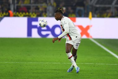 DORTMUND, ALMANY - 04.10.23 Rafael Leao. Maç UEFA Şampiyonlar Ligi Borussia Dortmund 'a karşı SIGNAL IDUNA PARK' ta AC Milan