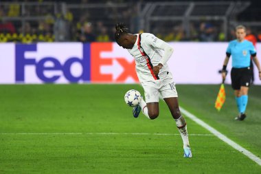 DORTMUND, ALMANY - 04.10.23 Rafael Leao. Maç UEFA Şampiyonlar Ligi Borussia Dortmund 'a karşı SIGNAL IDUNA PARK' ta AC Milan