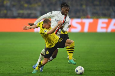 DORTMUND, GERMANY - 04.10.23: Julian Ryerson, Rafael Leao, Maç UEFA Şampiyonlar Ligi Borussia Dortmund - SIGNAL IDUNA PARK 'ta AC Milan