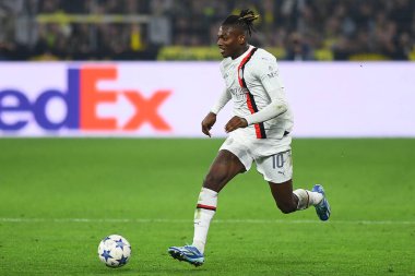 DORTMUND, ALMANY - 04.10.23 Rafael Leao. Maç UEFA Şampiyonlar Ligi Borussia Dortmund 'a karşı SIGNAL IDUNA PARK' ta AC Milan