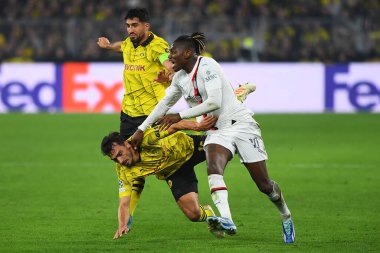 DORTMUND, ALMANY - 04.10.23 Rafael Leao, Emre Can, Mats Hummel. Maç UEFA Şampiyonlar Ligi Borussia Dortmund 'a karşı SIGNAL IDUNA PARK' ta AC Milan