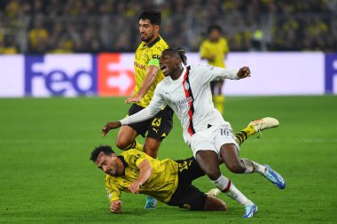 DORTMUND, ALMANY - 04.10.23 Rafael Leao, Emre Can, Mats Hummel. Maç UEFA Şampiyonlar Ligi Borussia Dortmund 'a karşı SIGNAL IDUNA PARK' ta AC Milan