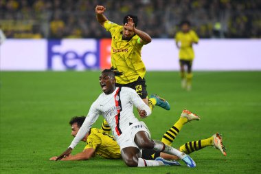 DORTMUND, ALMANY - 04.10.23 Rafael Leao, Emre Can, Mats Hummel. Maç UEFA Şampiyonlar Ligi Borussia Dortmund 'a karşı SIGNAL IDUNA PARK' ta AC Milan
