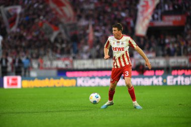 COLOGNE, ALMANY - 4 Kasım 2023: Dominique Heintz, Bundesliga 1 'in futbol maçı. FC Koeln, FC Augsburg 'a karşı Rhein Enerji Stadyumu' nda