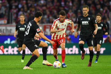 COLOGNE, ALMANY - 4 Kasım 2023: Mark Uth, Bundesliga 1 'in futbol maçı. FC Koeln, FC Augsburg 'a karşı Rhein Enerji Stadyumu' nda