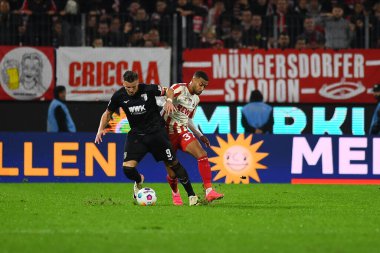 COLOGNE, ALMANY - 4 Kasım 2023: 1 numaralı Bundesliga futbol maçı. FC Koeln, FC Augsburg 'a karşı Rhein Enerji Stadyumu' nda