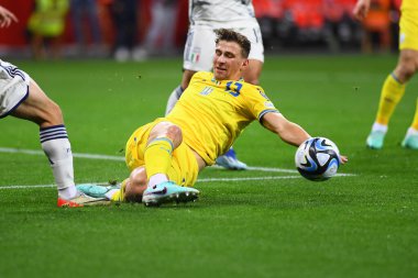 LEVERKUSEN, GERMANY - 20 Kasım 2023: Illya Zabarnyi, UEFA EURO 2024 Futbol karşılaşması Kalifiye Ukrayna, Bayena 'da İtalya' ya karşı