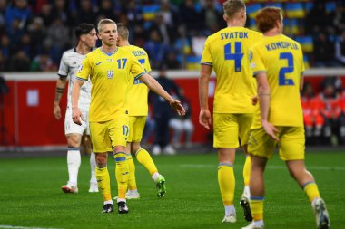 LEVERKUSEN, GERMANY - 20 Kasım 2023: Oleksandr Zinchenko, UEFA EURO 2024 Futbol karşılaşması Kalifiye Ukrayna, Bayena 'da İtalya' ya karşı