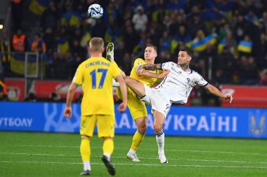 LEVERKUSEN, GERMANY - 20 Kasım 2023: Gianluca Scamacca, Oleksandr Svatok, UEFA EURO 2024 Futbol karşılaşması Ukrayna 'ya karşı Bayarena' da