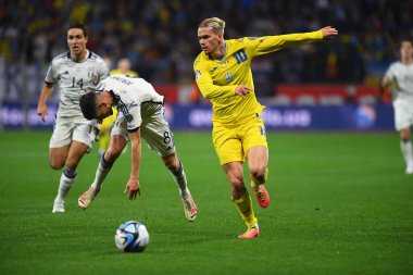LEVERKUSEN, GERMANY - 20 Kasım 2023: Jorginho vs Mykhailo Mudryk, UEFA EURO 2024 Futbol karşılaşması Ukrayna - İtalya Bayarena maçında
