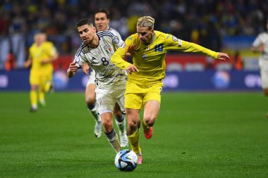 LEVERKUSEN, GERMANY - 20 Kasım 2023: Jorginho vs Mykhailo Mudryk, UEFA EURO 2024 Futbol karşılaşması Ukrayna - İtalya Bayarena maçında