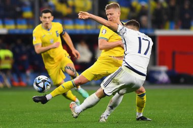 LEVERKUSEN, GERMANY - 20 Kasım 2023: Oleksandr Zinchenko, Davide Frattesi, UEFA EURO 2024 Futbol karşılaşması Kalifiye Ukrayna - İtalya Bayarena 'da