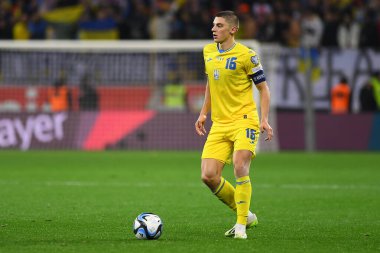 LEVERKUSEN, GERMANY - 20 Kasım 2023: Vitalii Mykolenko, UEFA EURO 2024 Futbol karşılaşması Ukrayna ile İtalya Bayarena karşılaşması