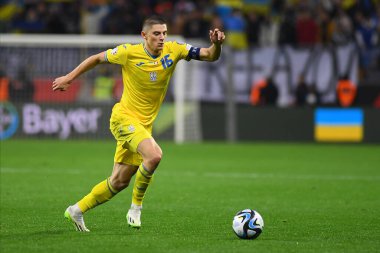 LEVERKUSEN, GERMANY - 20 Kasım 2023: Vitalii Mykolenko, UEFA EURO 2024 Futbol karşılaşması Ukrayna ile İtalya Bayarena karşılaşması