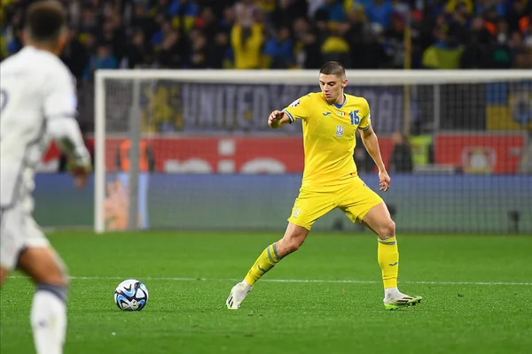 LEVERKUSEN, GERMANY - 20 Kasım 2023: Vitalii Mykolenko, UEFA EURO 2024 Futbol karşılaşması Ukrayna ile İtalya Bayarena karşılaşması