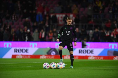 COLOGNE, ALMANY - 24 Kasım 2023: Joshua Kimmich, Bundesliga 1 'in futbol maçı. FC Koeln, FC Bayern Münih 'e karşı. Rhein Enerji Stadyumunda