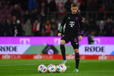 COLOGNE, ALMANY - 24 Kasım 2023: Joshua Kimmich, Bundesliga 1 'in futbol maçı. FC Koeln, FC Bayern Münih 'e karşı. Rhein Enerji Stadyumunda