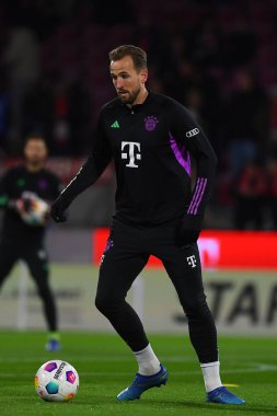 COLOGNE, Almanya - 24 Kasım 2023: Harry Kane, Bundesliga 1 'in futbol maçı. FC Koeln, FC Bayern Münih 'e karşı. Rhein Enerji Stadyumunda