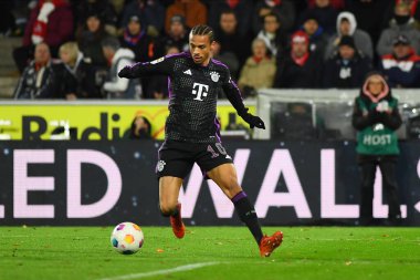 KOLOGNE, ALMANY - 24 Kasım 2023: Leroy Sane, Bundesliga 1 futbol maçı. FC Koeln, FC Bayern Münih 'e karşı. Rhein Enerji Stadyumunda