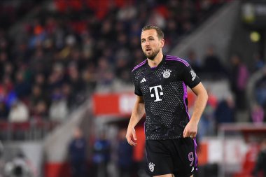COLOGNE, Almanya - 24 Kasım 2023: Harry Kane, Bundesliga 1 'in futbol maçı. FC Koeln, FC Bayern Münih 'e karşı. Rhein Enerji Stadyumunda