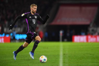 COLOGNE, ALMANY - 24 Kasım 2023: Konrad Laimer, Bundesliga 1 'in futbol maçı. FC Koeln, FC Bayern Münih 'e karşı. Rhein Enerji Stadyumunda