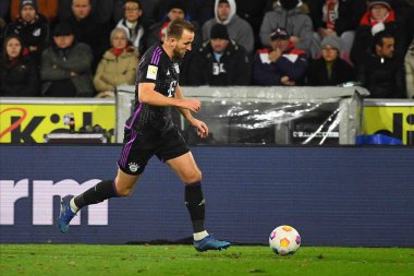 COLOGNE, Almanya - 24 Kasım 2023: Harry Kane, Bundesliga 1 'in futbol maçı. FC Koeln, FC Bayern Münih 'e karşı. Rhein Enerji Stadyumunda