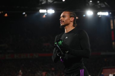 KOLOGNE, ALMANY - 24 Kasım 2023: Leroy Sane, Bundesliga 1 futbol maçı. FC Koeln, FC Bayern Münih 'e karşı. Rhein Enerji Stadyumunda