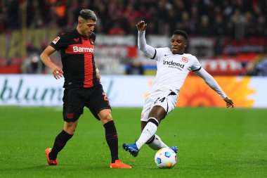 LEVERKUSEN, GERMANY - 17 ARALIK, 2023: Aurelio Buta vs Exequiel Palacios, Bundesliga maçı Bayer 04 Leverkusen - Eintracht Frankfurt
