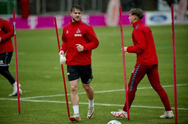 COLOGNE, ALMANY - 2 HAZİRAN, 2024: Jan Thielmann, Geissbockheim 1.FC Koeln Uygulaması - Clubhaus des 1. Geissbockheim 'daki FC Kln - Clubhaus des 1. FC Koeln