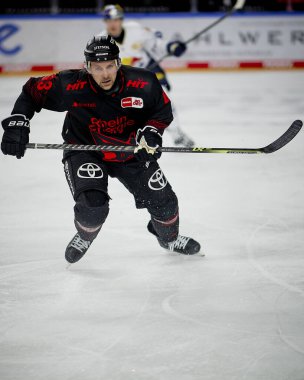 COLOGNE, ALMANY - 5 HAZİRAN, 2024 Patrick Sieloff, Penny DEL Koelner Haie Hokey maçı - Lanxess Arena 'da Red Bull Muenchen