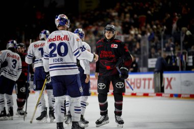 COLOGNE, ALMANY - 5 HAZİRAN, 2024: Tim Wohlgemuth, Penny DEL Koelner Haie Hokey maçı - Lanxess Arena 'da Red Bull Muenchen