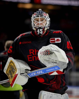 COLOGNE, ALMANY - 5 HAZİRAN, 2024: Tobias Ancicka, Hokey maçı Penny DeL Koelner Haie - Lanxess Arena 'da Red Bull Muenchen