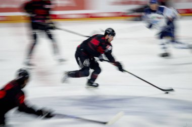 COLOGNE, ALMANY - 2 HAZİRAN, 2024: Penny DEL Koelner Haie 'nin hokey maçı - Lanxess Arena' da Iserlohn Roosters