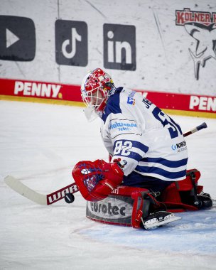 COLOGNE, ALMANY - 2 HAZİRAN, 2024: Penny DEL Koelner Haie 'nin hokey maçı - Lanxess Arena' da Iserlohn Roosters