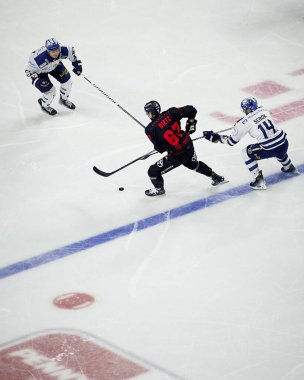 COLOGNE, ALMANY - 2 HAZİRAN, 2024: Penny DEL Koelner Haie 'nin hokey maçı - Lanxess Arena' da Iserlohn Roosters
