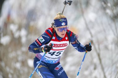 Ruhpohlama, Almanya - 12 Ocak 2024: CHAUVEAU Sophie, Kadınlar Koşu. Ruhpolding Biathlon Dünya Kupası 2024 Chiemgau Arena 'da