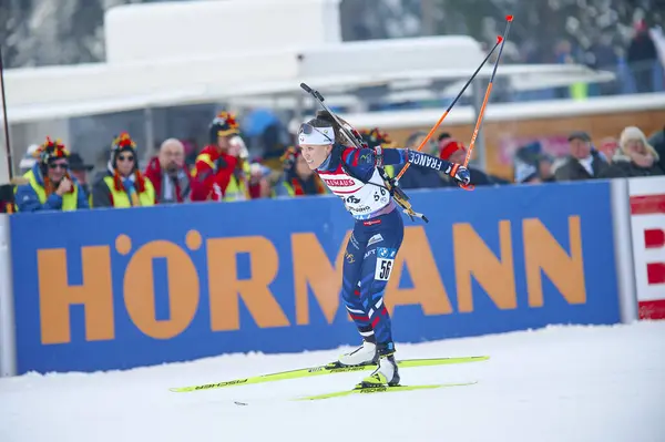 Ruhpohlama, Almanya - 12 HAZİRAN, 2024: MICHELON Oceane, Kadınlar Koşu. Ruhpolding Biathlon Dünya Kupası 2024 Chiemgau Arena 'da