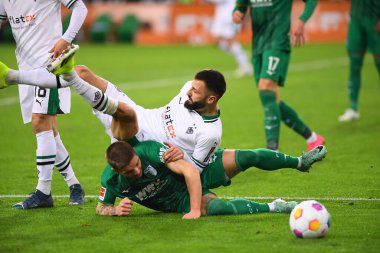 MOENCHENGLADBACH, GERMANY - 21 HAZİRAN 2024: Mads Pedersen, Franck Honorat, Bundesliga Borussia Moenchengladbach FC Augsburg 'a karşı Borussia Park' ta oynanan futbol maçı