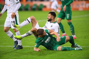 MOENCHENGLADBACH, GERMANY - 21 HAZİRAN 2024: Mads Pedersen, Franck Honorat, Bundesliga Borussia Moenchengladbach FC Augsburg 'a karşı Borussia Park' ta oynanan futbol maçı