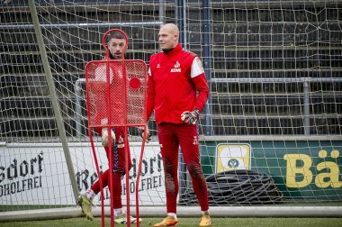 COLOGNE, ALMANY - 24 HAZİRAN 2024: Matthias Koebbing ve Philipp Pentke, Uygulama 1. FC Koeln, Geissbockheim 'da.