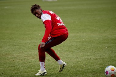 COLOGNE, Almanya - 24 HAZİRAN, 2024: Justin Diehl, Uygulama 1. FC Koeln, Geissbockheim 'da.