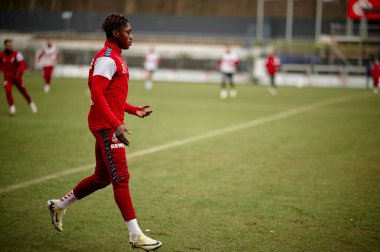 COLOGNE, Almanya - 24 HAZİRAN, 2024: Justin Diehl, Uygulama 1. FC Koeln, Geissbockheim 'da.