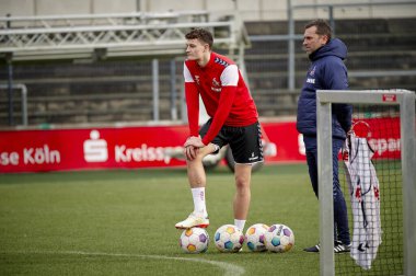 COLOGNE, Almanya - 24 HAZİRAN, 2024: Eric Martel, Uygulama 1. FC Koeln, Geissbockheim 'da.