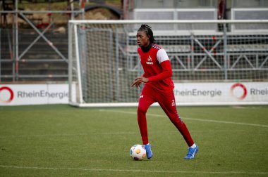 COLOGNE, ALMANY - 24 HAZİRAN, 2024: Elias Bakatukanda, Uygulama 1. FC Koeln, Geissbockheim 'da.